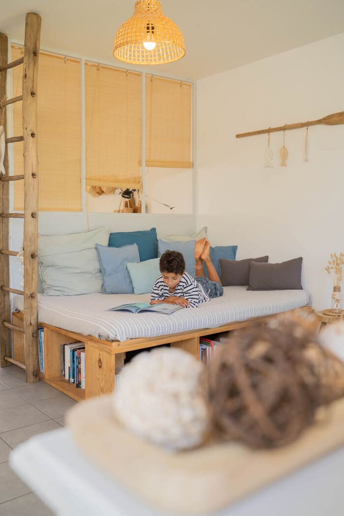 banquette géante confortable originale pour la détente en famille après la pêche à pied sur le passage du gois