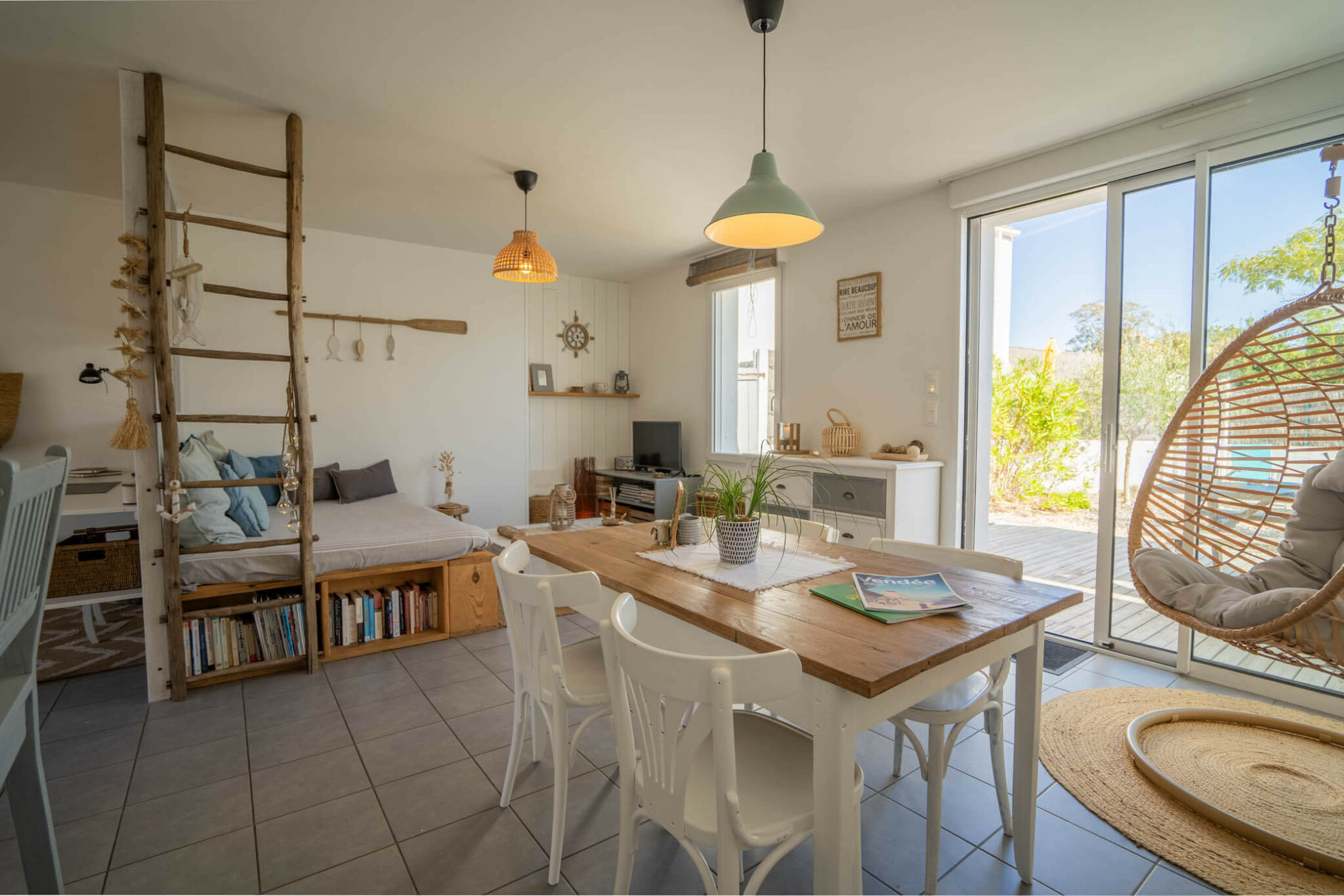 salon-gite-proche-noirmoutier-grand-canape