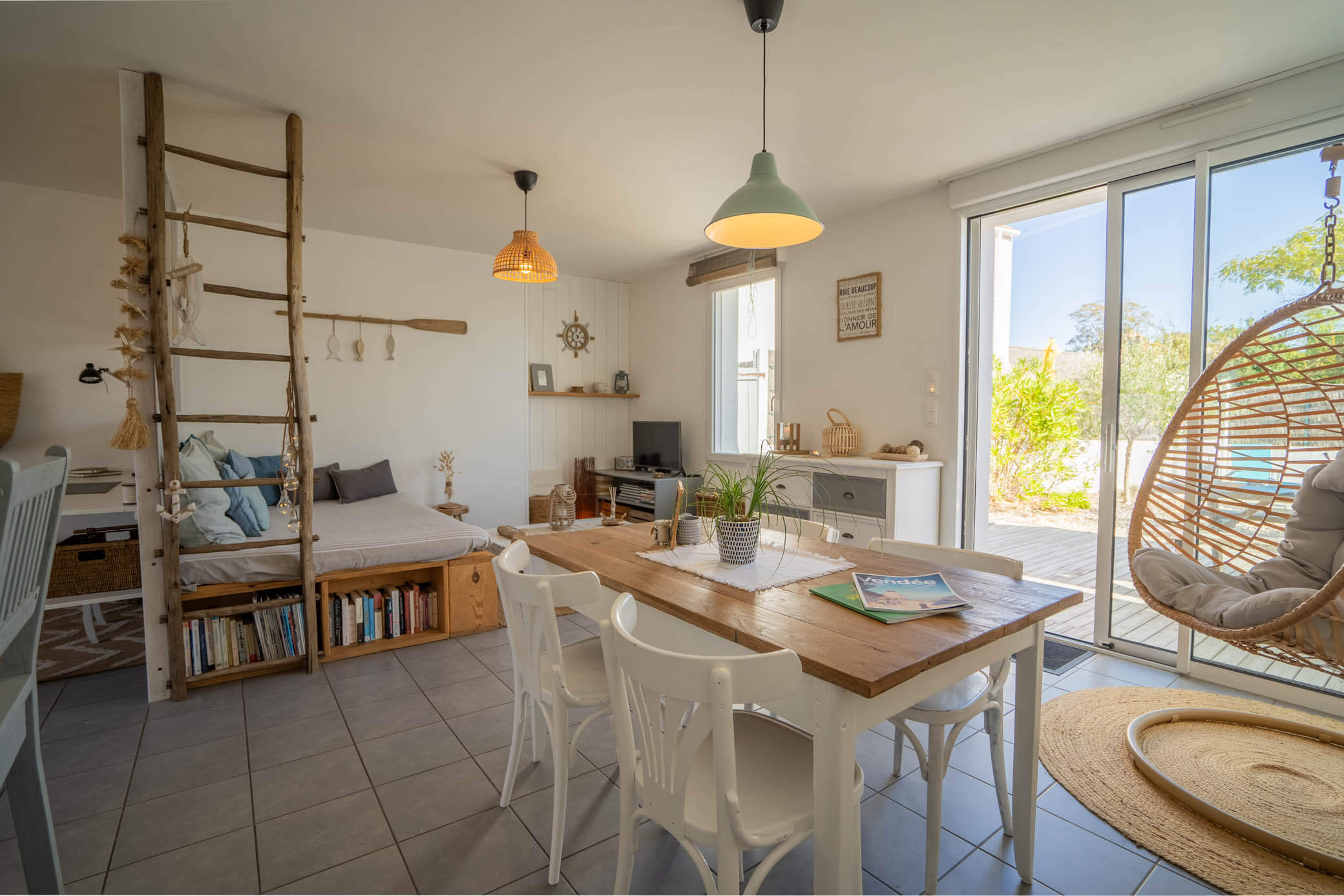 salon-gite-proche-noirmoutier-grand-canape